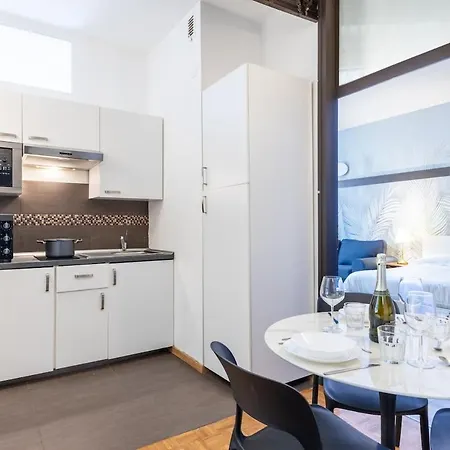 Daire Duomo 5min - Torre Velasca - 2 Bedrooms - Netflix, Wi-fi Milano